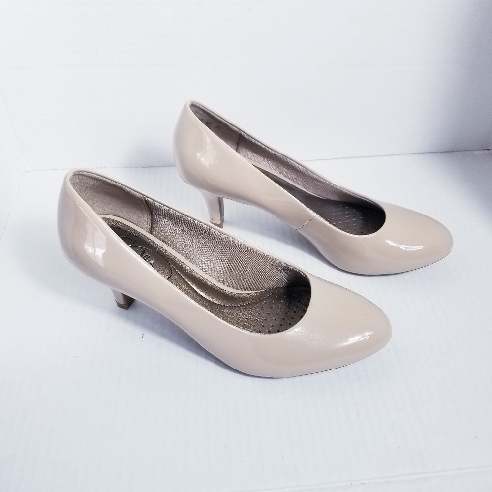LIFE STRIDE SOFT SYSTEM LIGHT TAN HIGH HEELS SIZE 6.5